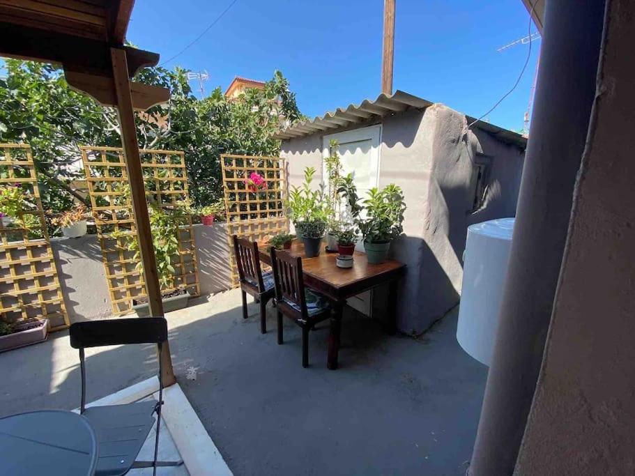 New! Flower Patio House 2 Bdr - Bbq - Wash Machine Лаврион Экстерьер фото